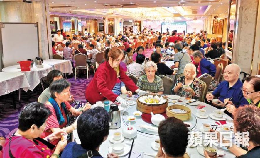 麗瑤邨居民服務協會以開辦講座名義申請撥款,其後講座卻變長者宴。黃文邦攝 麗瑤邨居民服務協會以開辦講座名義申請撥款,其後講座卻變長者宴。黃文邦攝