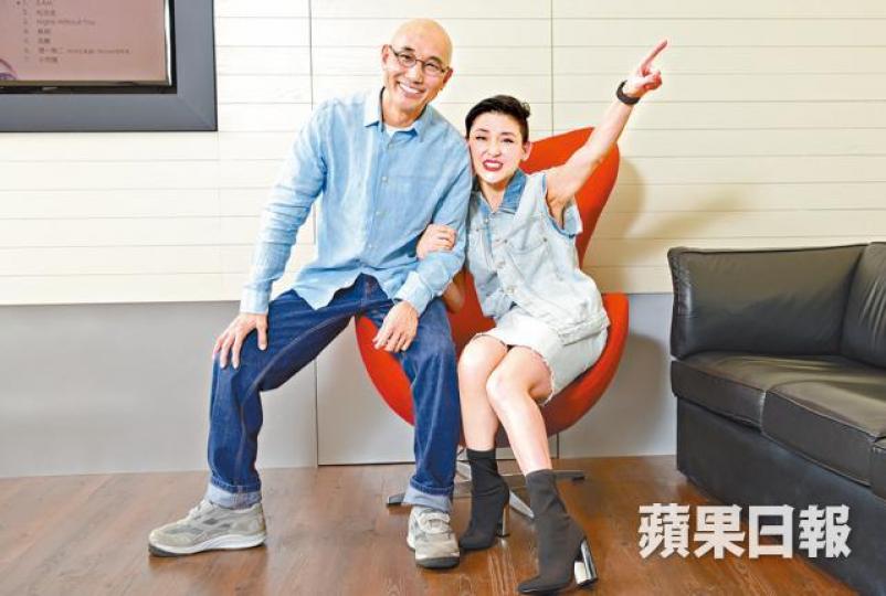 劉美君初出道時曾與陳百強合唱。
劉美君初出道時曾與陳百強合唱。