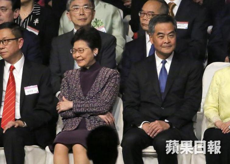 林鄭月娥(左)及梁振英 林鄭月娥(左)及梁振英