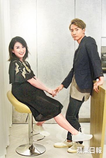 陳柏宇和符曉薇由拍拖、結婚到現在等着小生命出生都一樣恩愛,羨煞旁人。陳柏宇在新歌《認真如初》MV與老婆奉旨放閃。互聯網圖片 陳柏宇和符曉薇由拍拖、結婚到現在等着小生命出生都一樣恩愛,羨煞旁人。陳柏宇在新歌《認真如初》MV與老婆奉旨放閃。互聯網圖片