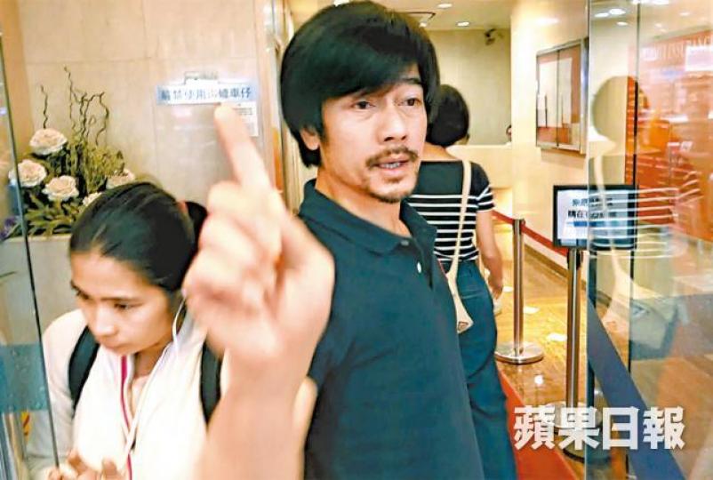 城城昨坐七人車到太子,但心情似乎不太好。DV圖片 城城昨坐七人車到太子,但心情似乎不太好。DV圖片