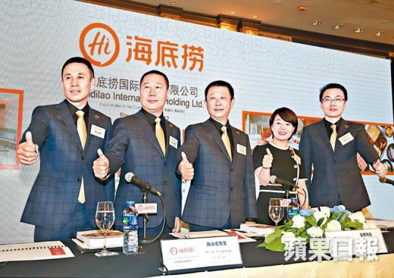 連鎖火鍋店海底撈創辦人張勇(中)強調集團會重點解決食安問題。譚德潤攝 連鎖火鍋店海底撈創辦人張勇(中)強調集團會重點解決食安問題。譚德潤攝