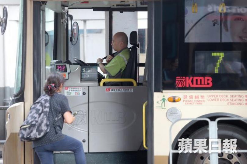 九巴引入車長睡意監測系統,防止車長瞌眼瞓。 九巴引入車長睡意監測系統,防止車長瞌眼瞓。