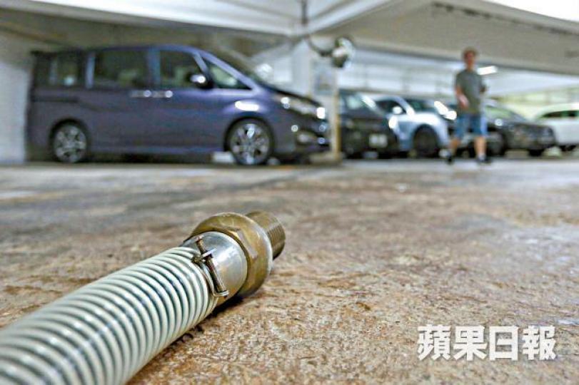 杏花邨停車場設抽水泵,防止水浸淹頂。何頴賢攝 杏花邨停車場設抽水泵,防止水浸淹頂。何頴賢攝