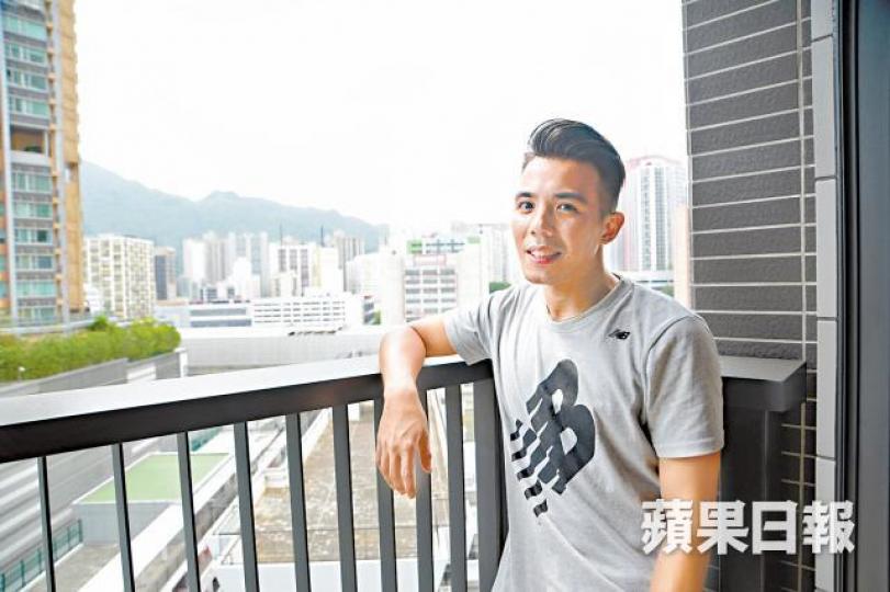黃先生早前以逾605萬元買入的港人首置盤天生樓，現收樓入伙。屯門天生樓單位實用面積422方呎，屬兩房間隔。單位設開放式廚房。