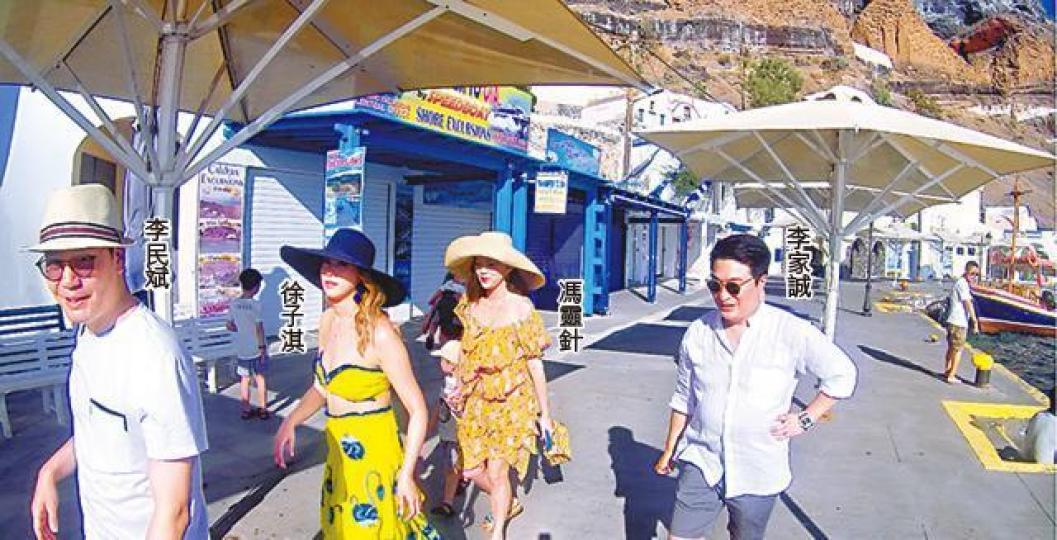 徐子淇早前跟老公李家誠到希臘旅行,其火辣bra top十分吸睛。 讀者提供圖片16年徐子淇為細仔李建熹擺百日宴。資料圖片熱心公益的徐子淇,早前帶同子女到老撾探訪。資料圖片 徐子淇早前跟老公李家誠到希臘旅行,其火辣bra top十分吸睛。 讀者提供圖片16年徐子淇為細仔李建熹擺百日宴。資料圖片熱心公益的徐子淇,早前帶同子女到老撾探訪。資料圖片