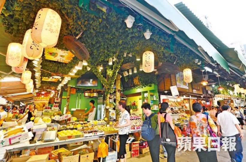 市建局正研究保育果欄,但需解決商戶噪音擾民等問題。逾百年歷史的果欄有望成為遊客熱點。 市建局正研究保育果欄,但需解決商戶噪音擾民等問題。逾百年歷史的果欄有望成為遊客熱點。