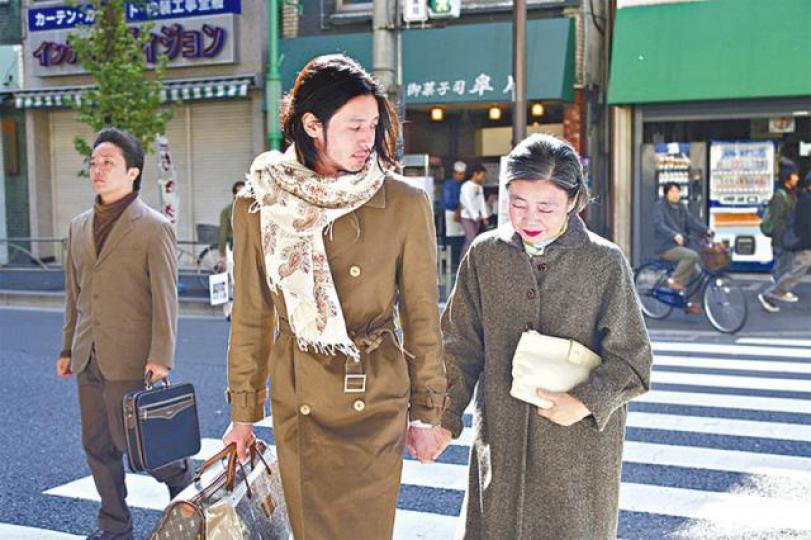 樹木希林憑《東京鐵塔》奪得日本電影大獎的最佳女主角。《橫山家之味》是樹木希林首次演出是枝裕和的作品。下月在日本上映的《日日是好日》,成為樹木希林(右)的遺作。 樹木希林憑《東京鐵塔》奪得日本電影大獎的最佳女主角。《橫山家之味》是樹木希林首次演出是枝裕和的作品。下月在日本上映的《日日是好日》,成為樹木希林(右)的遺作。