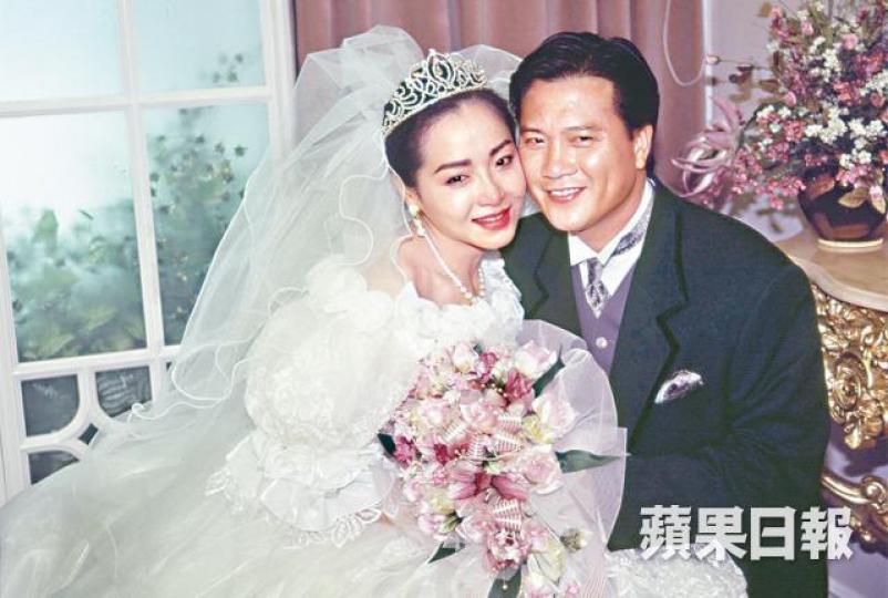 當年萬梓良跟恬妞的婚禮由無綫進行直播,全城轟動。恬妞為印尼前夫誕下一女(右)。 當年萬梓良跟恬妞的婚禮由無綫進行直播,全城轟動。恬妞為印尼前夫誕下一女(右)。