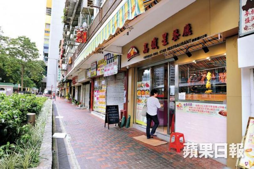 餐廳「高鐵星」附近人流量較少,鄰近數個舖位皆空置。陳善南攝 餐廳「高鐵星」附近人流量較少,鄰近數個舖位皆空置。陳善南攝