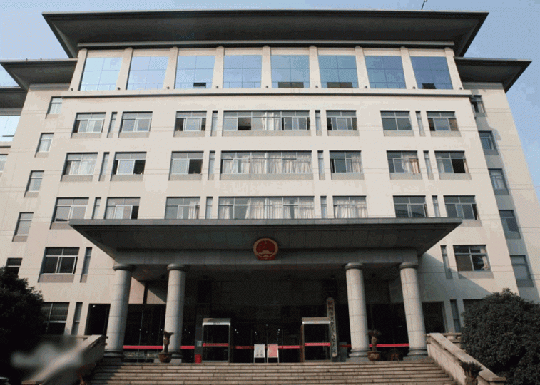 聲稱從網上看視頻學會變性手術「江湖技藝」的男子,因非法行醫罪被判囚三年六個月。 聲稱從網上看視頻學會變性手術「江湖技藝」的男子,因非法行醫罪被判囚三年六個月。