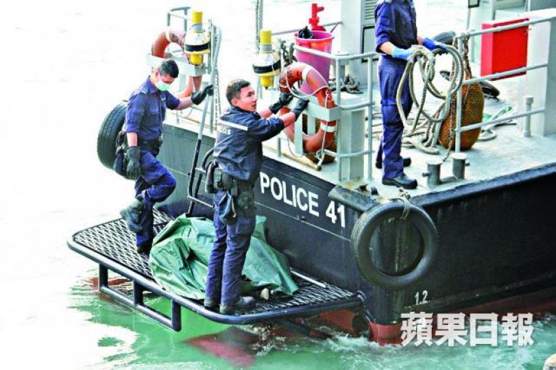 警方在荃灣碼頭發現詹詠嵐的屍體。 警方在荃灣碼頭發現詹詠嵐的屍體。