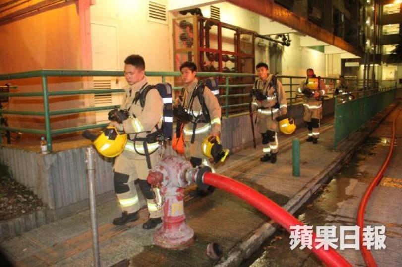 消防員到場將火救熄。