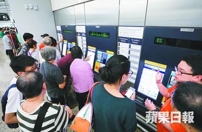 有乘客昨一度無法以回鄉證在自助售票機購票。