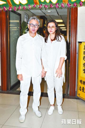 吳岱融夫婦昨日透露兒子為爺爺喪禮剪輯紀錄片,在靈堂上播放。 吳岱融夫婦昨日透露兒子為爺爺喪禮剪輯紀錄片,在靈堂上播放。