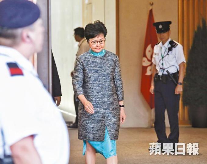 林鄭月娥被指處理風災不力,導致民望急瀉。資料圖片 林鄭月娥被指處理風災不力,導致民望急瀉。資料圖片