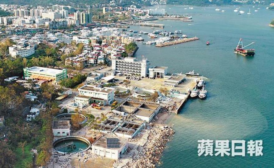 風災後西貢污水處理廠岸邊湧現黃泥水。資料圖片 風災後西貢污水處理廠岸邊湧現黃泥水。資料圖片