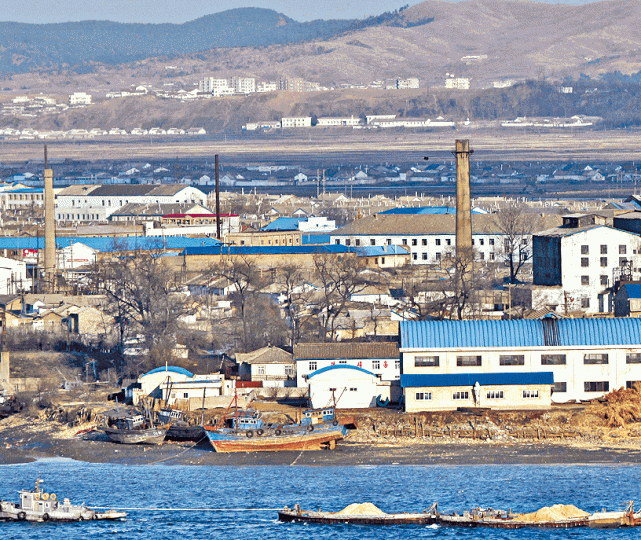 北韓新義州市位於中朝邊境鴨綠江南面，面積和大嶼山相若。資料圖片
