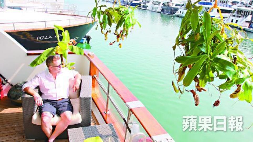 來自瑞士的Ueli居於遊艇10年，最喜歡愉景灣的寧靜環境。