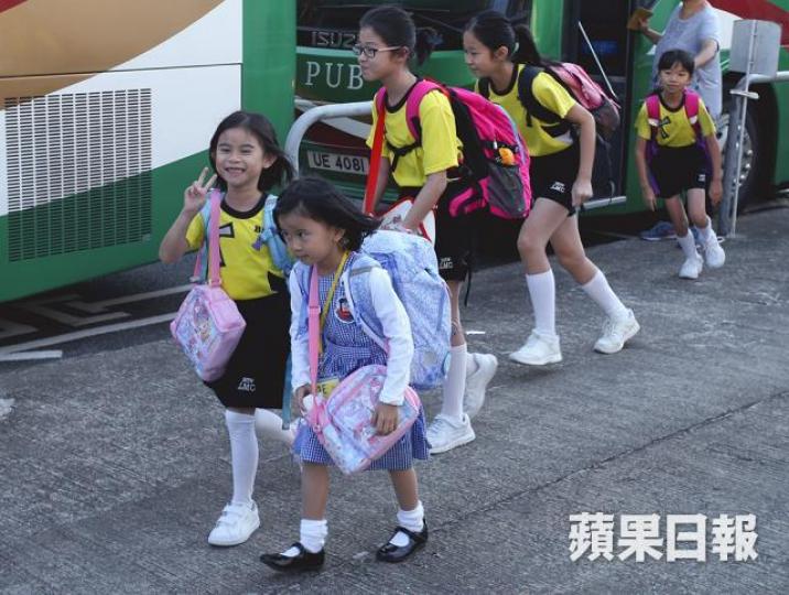 周四氣溫將驟降,市民外出宜帶備外套。資料圖片 周四氣溫將驟降,市民外出宜帶備外套。資料圖片
