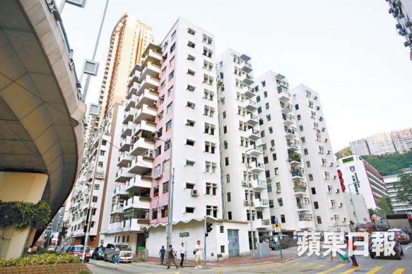 北角英皇道的公務員合作社樓宇具重建潛力。李潤芳攝 北角英皇道的公務員合作社樓宇具重建潛力。李潤芳攝