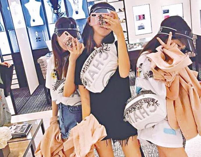 李嫣(右)微博圖片微博圖片 李嫣(右)微博圖片微博圖片