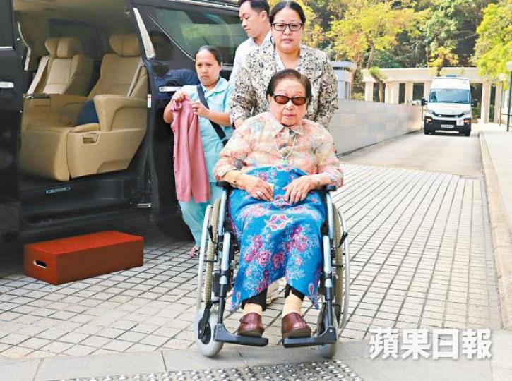 闊別傳媒一排嘅羅老太再次同大家見面,精神都唔錯。譚德潤攝 闊別傳媒一排嘅羅老太再次同大家見面,精神都唔錯。譚德潤攝