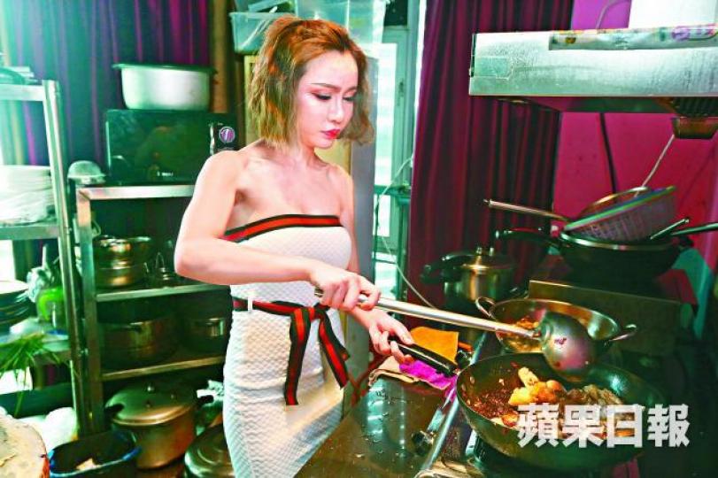 芙伊伊做美食賺第一桶金,至今仍經常親自下廚招待朋友。《蘋果》記者攝
芙伊伊做美食賺第一桶金,至今仍經常親自下廚招待朋友。《蘋果》記者攝