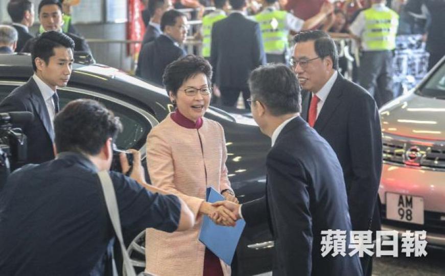 林鄭月娥上 林鄭月娥上