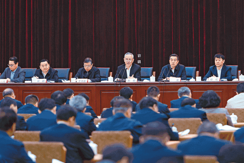 劉鶴前日主持國企改革座談會。新華社內地掀國進民退潮,民企前景堪憂。 劉鶴前日主持國企改革座談會。新華社內地掀國進民退潮,民企前景堪憂。