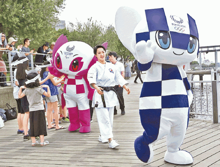 東奧吉祥物名叫Miraitowa(右),殘奧吉祥物則稱Someity(左)。 東奧吉祥物名叫Miraitowa(右),殘奧吉祥物則稱Someity(左)。