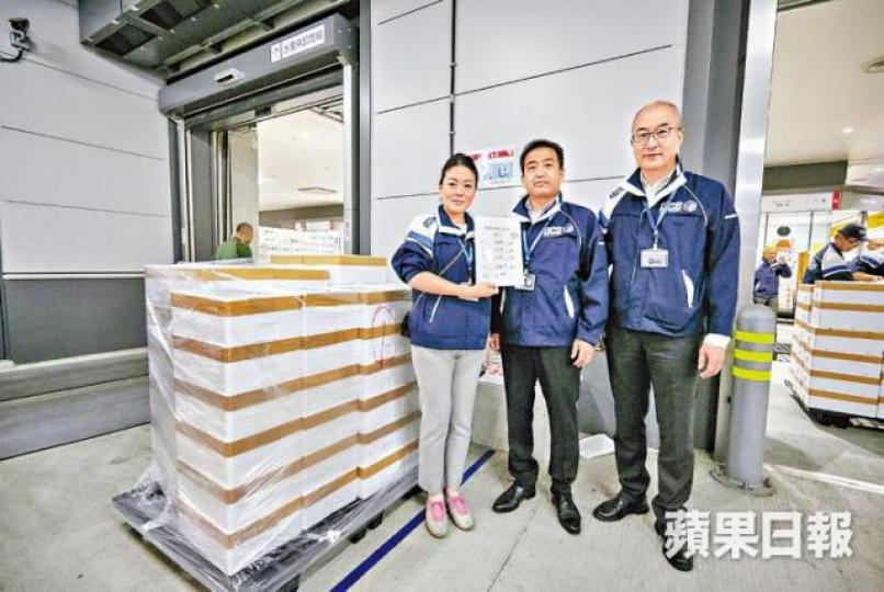 OCS(ANA物流)營業部經理青谷美樹子(左)指出,豐洲比築地市場衞生情況有很大改善。攝影潘志恆 OCS(ANA物流)營業部經理青谷美樹子(左)指出,豐洲比築地市場衞生情況有很大改善。攝影潘志恆
