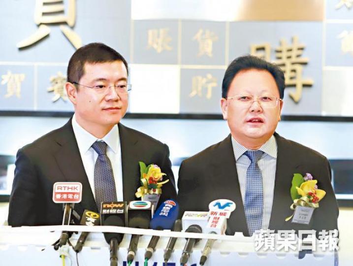 贛鋒鋰業副董事長王曉申（左）及董事長李良彬昨出席上市儀式。譚德潤攝