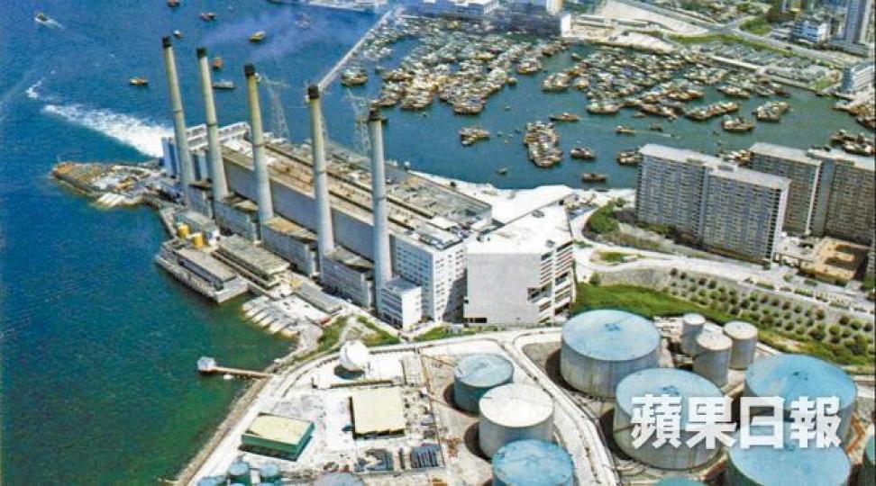 鴨脷洲發電廠1981年落成，5支煙囪成為南區地標。資料圖片黃之鋒在鴨脷洲就讀幼稚園，自小在海怡半島成長。