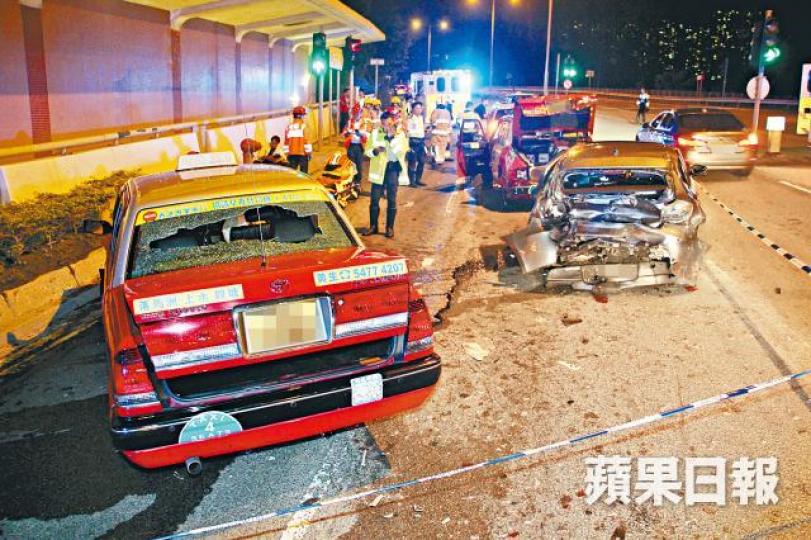 將軍澳環保大道前晚發生4車相撞意外。 將軍澳環保大道前晚發生4車相撞意外。