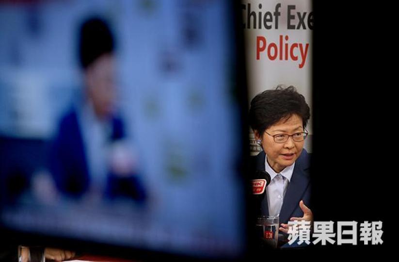 林鄭月娥昨早出席香港電台英文台節目解釋《施政報告》。張志華攝 林鄭月娥昨早出席香港電台英文台節目解釋《施政報告》。張志華攝