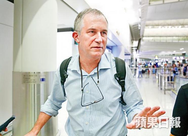 FCC副主席馬凱FCC副主席馬凱昨於Twitter上載一張在香港機場拍攝的「離境」照片。 FCC副主席馬凱FCC副主席馬凱昨於Twitter上載一張在香港機場拍攝的「離境」照片。