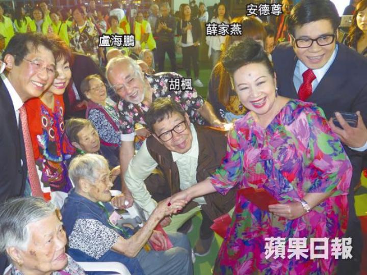 蘇永康(右二)昨亦有出席活動。
蘇永康(右二)昨亦有出席活動。