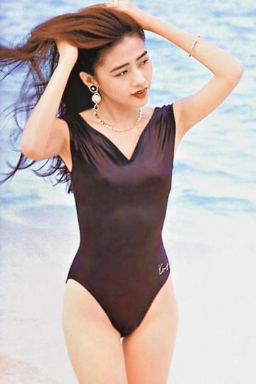 90年 靜香水着00年 產前演唱93年 襲港開唱 90年 靜香水着00年 產前演唱93年 襲港開唱