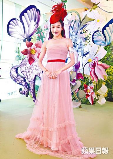 李佳芯澄清與男友沒有婚期,更不會以延期婚事來換視后。 李佳芯澄清與男友沒有婚期,更不會以延期婚事來換視后。