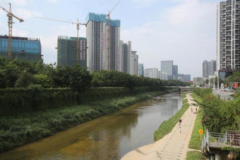 深圳到處都在進行城市重建,並非欠缺土地可開發。 資料圖片 深圳到處都在進行城市重建,並非欠缺土地可開發。 資料圖片