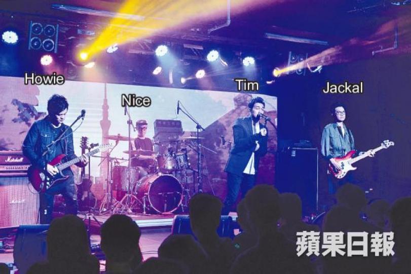 Dear Jane前晚趁開騷時宣佈明年踏上紅館的好消息。 Dear Jane前晚趁開騷時宣佈明年踏上紅館的好消息。