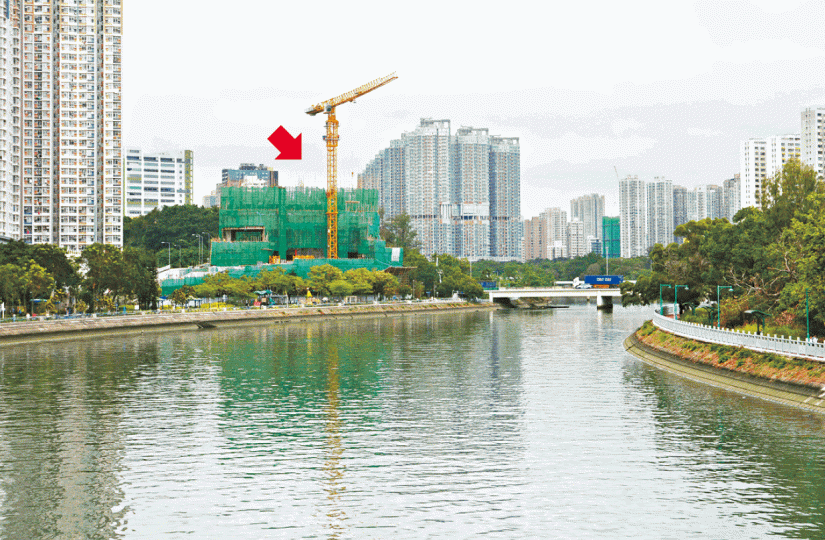 弦海(箭嘴示)位於屯門業旺路,鄰近公屋龍逸邨,前臨屯門河。何耀勤攝屯門弦海一房示範單位,實用面積336方呎。譚德潤攝 弦海(箭嘴示)位於屯門業旺路,鄰近公屋龍逸邨,前臨屯門河。何耀勤攝屯門弦海一房示範單位,實用面積336方呎。譚德潤攝