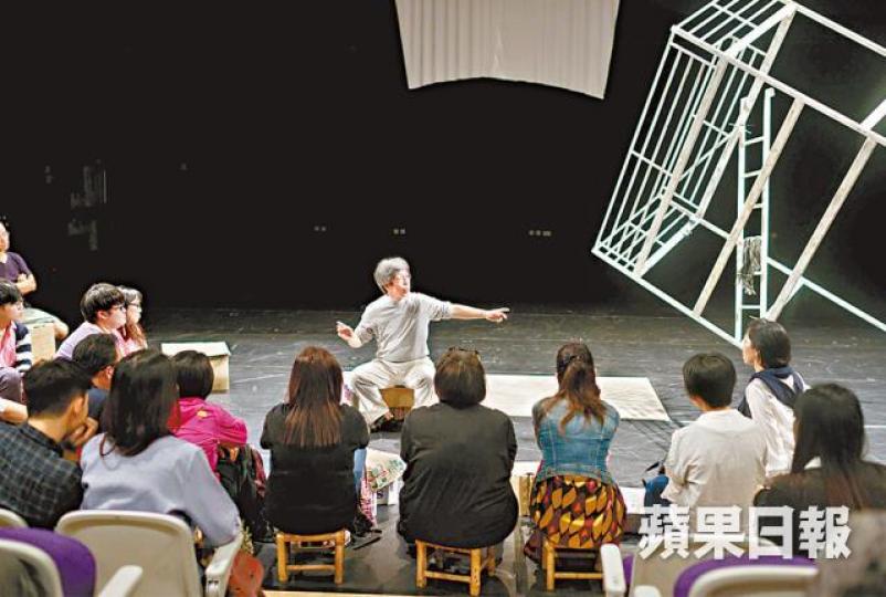 阮志雄不時舉辦劇場表演。 阮志雄不時舉辦劇場表演。