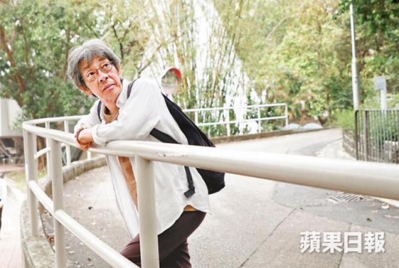 在《獅子山下》單元《定風波》中飾演林榮基的阮志雄,眼看香港言論自由被衝擊,自言覺得害怕,但他認為是健康的情緒。《獅子山下》重現銅鑼灣書店事件,但亦令到不少團體不敢借出場地拍攝。劇照 在《獅子山下》單元《定風波》中飾演林榮基的阮志雄,眼看香港言論自由被衝擊,自言覺得害怕,但他認為是健康的情緒。《獅子山下》重現銅鑼灣書店事件,但亦令到不少團體不敢借出場地拍攝。劇照