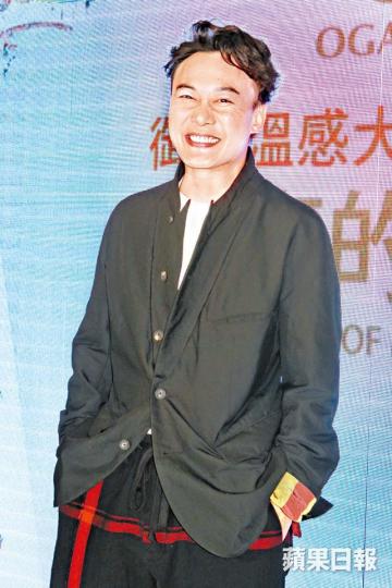 Eason指康堤有交帶,更稱不擔心女兒帶男友返家。 Eason指康堤有交帶,更稱不擔心女兒帶男友返家。