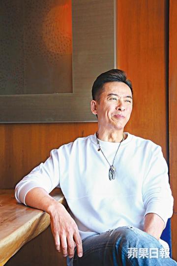 郭政鴻不知不覺在無綫工作近30年,數年前決定往外闖。往外闖對郭政鴻(中)最大的得益,是多了時間照顧一對寶貝女。資料圖片 郭政鴻不知不覺在無綫工作近30年,數年前決定往外闖。往外闖對郭政鴻(中)最大的得益,是多了時間照顧一對寶貝女。資料圖片