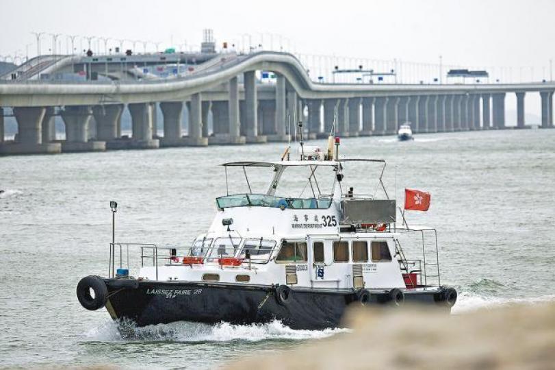 港珠澳大橋因應水流而設計,可避免船隻撞及橋躉。資料圖片 港珠澳大橋因應水流而設計,可避免船隻撞及橋躉。資料圖片