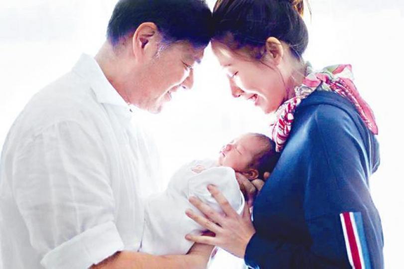 李美慧為富商老公曾文豪誕女,但囡囡仍未改名。 李美慧為富商老公曾文豪誕女,但囡囡仍未改名。