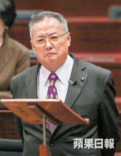 張宇人稱不應將不支持增加侍產假的僱主標籤為無良。張文采被指在節目創造soundbite概括訪問內容。 張宇人稱不應將不支持增加侍產假的僱主標籤為無良。張文采被指在節目創造soundbite概括訪問內容。